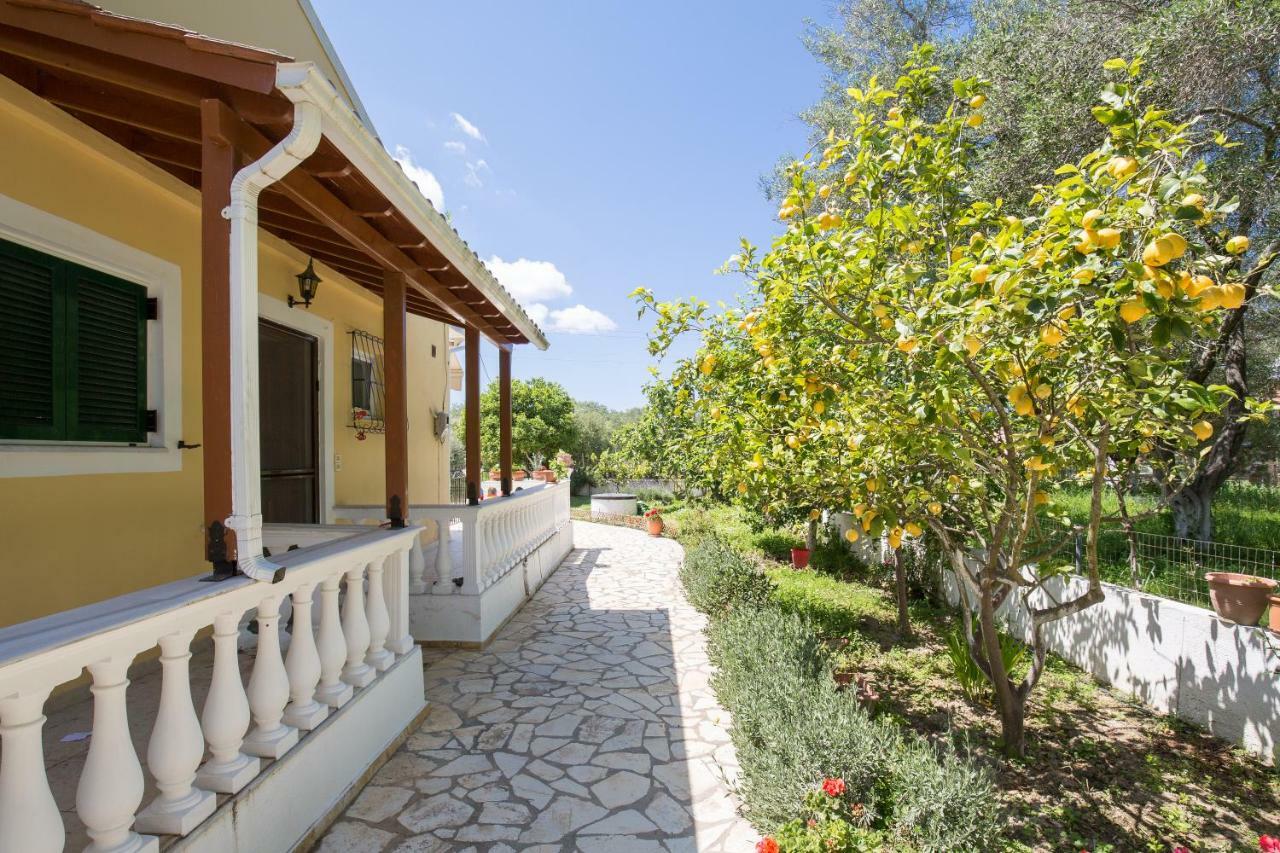 Karia Holiday Home Lefkímmi Eksteriør billede
